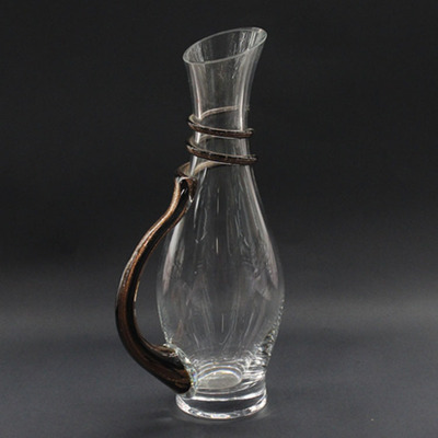 匠心与美酒的交融 探秘人工吹制黑绕丝玻璃醒酒器